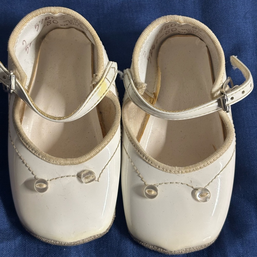 Vintage Ivory Kids Dress Shoes with Strap‎
